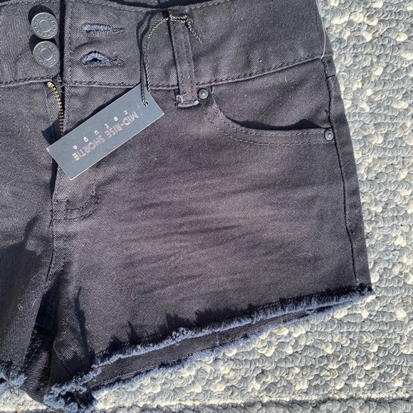 NWT Mid-rise Shorts. - Picture 2 of 5
